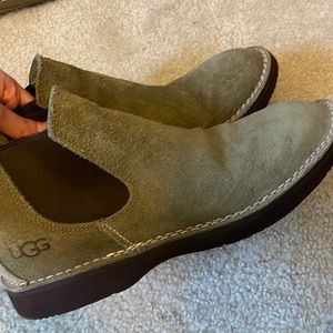 Ugg green suede size 9 Chelsea boots!